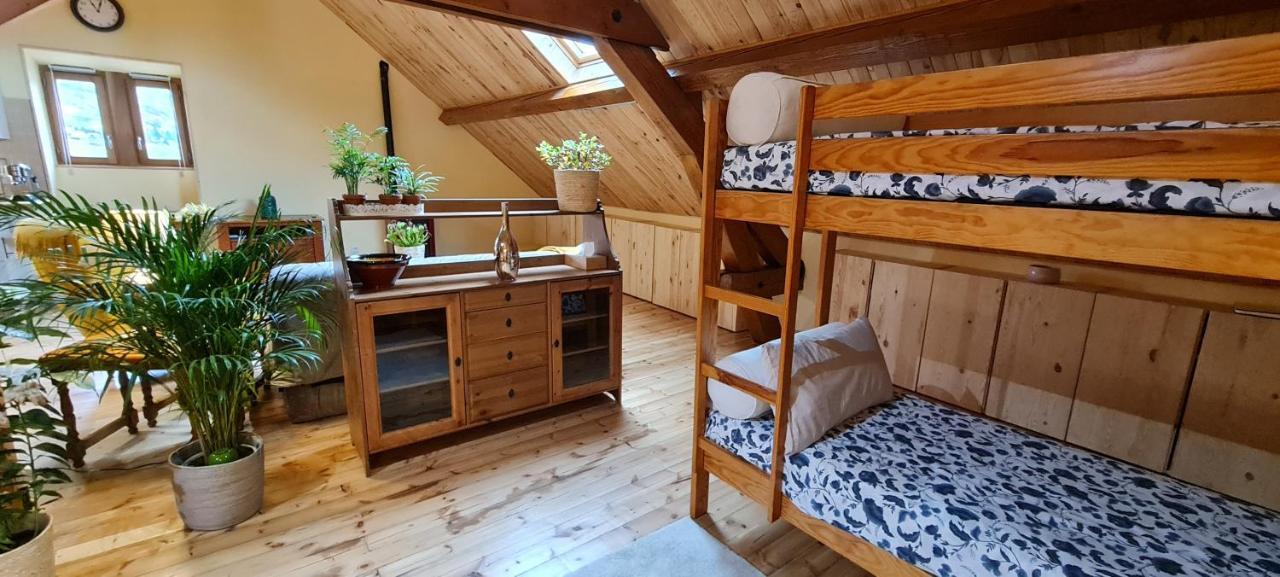 Loft Mansarde Du Train Jaune Avec Vue Sur Les Montagnes Saillagouse Exteriör bild